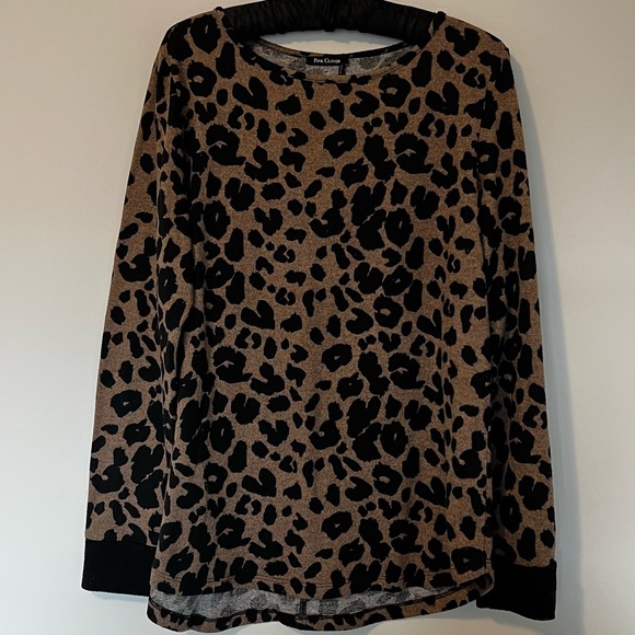 Leopard top. - Picture 2 of 7